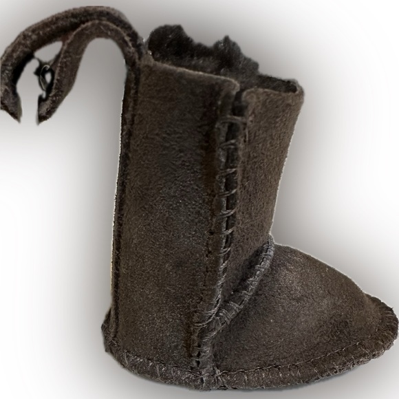 VTG NEW UGG KEYCHAIN WITH ORIGINAL SEALED CHAPSTICK BROWN SHEARLING LAMB SKIN 3” - Picture 3 of 14